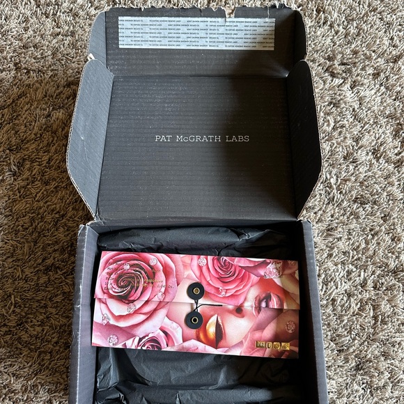 - Brand New Path Mc Grath Labs Mothership V11 Divine Rose Eyeshadow Palette - Picture 4 of 7